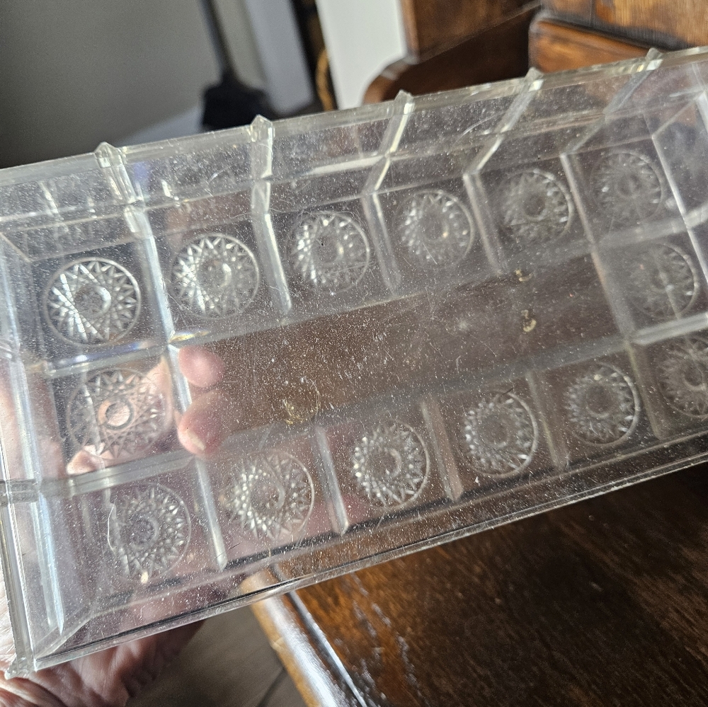 Mid Century Lucite Clear Tissue Box - Picture 7 of 7